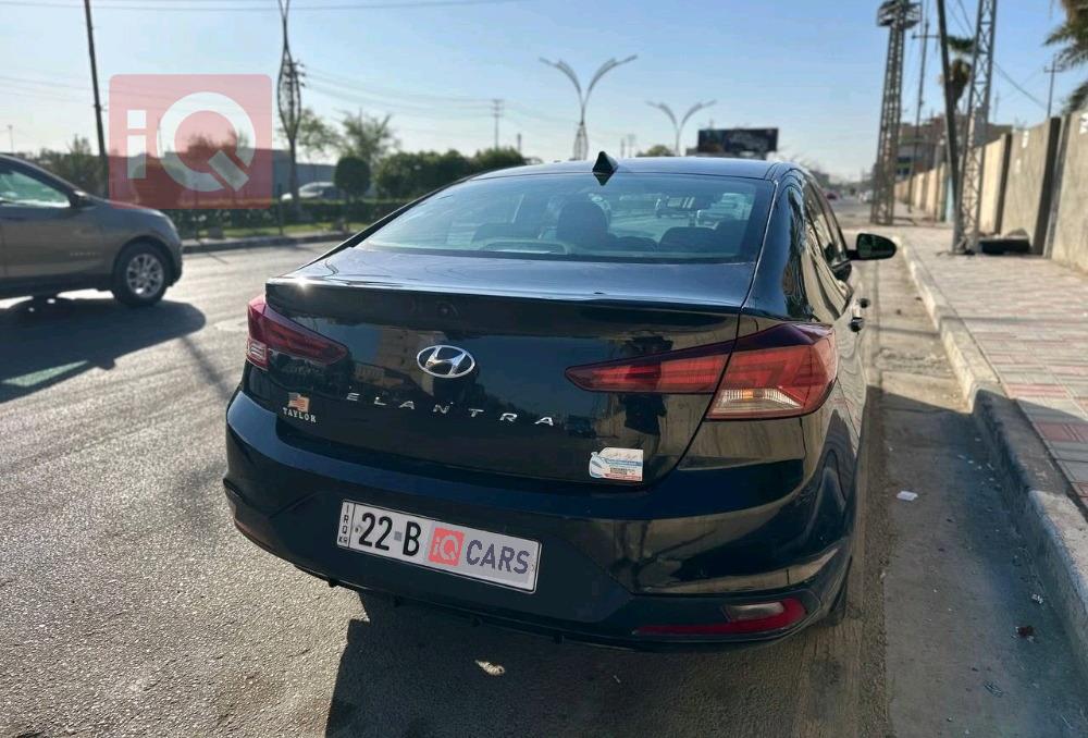 هیوندای ئەلەنترا